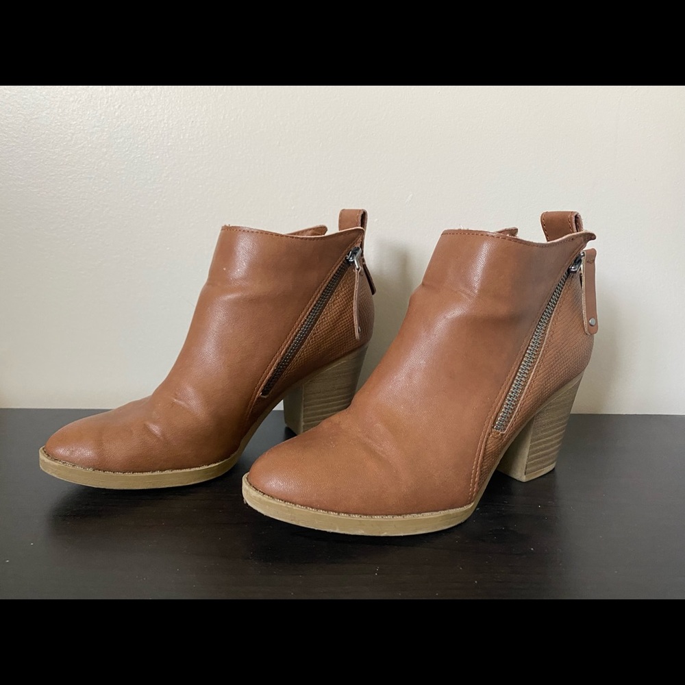 Tan leather bootie